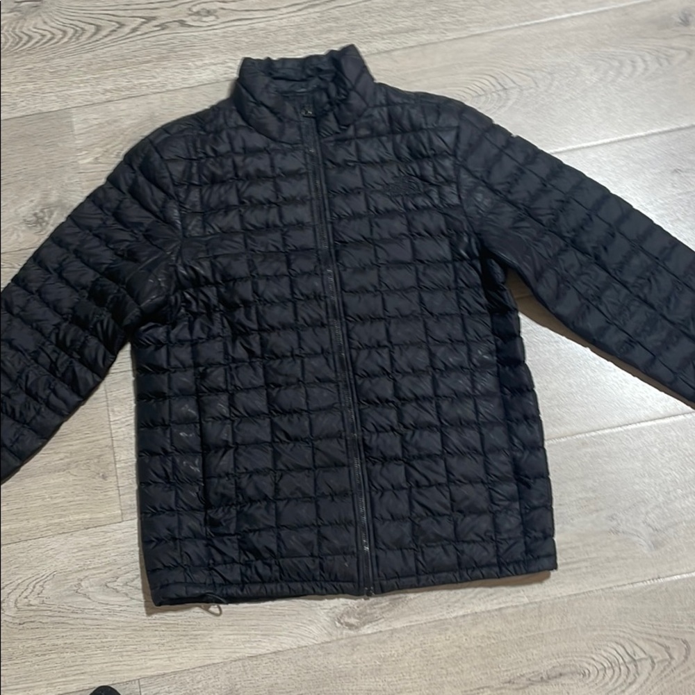 The north face thermoball men black jacket defect